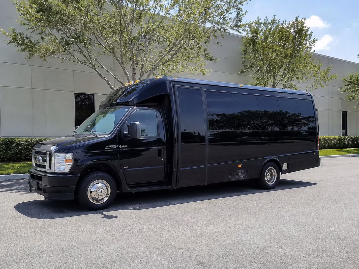 hotel to venue shuttle buses for temecula corporate retreats