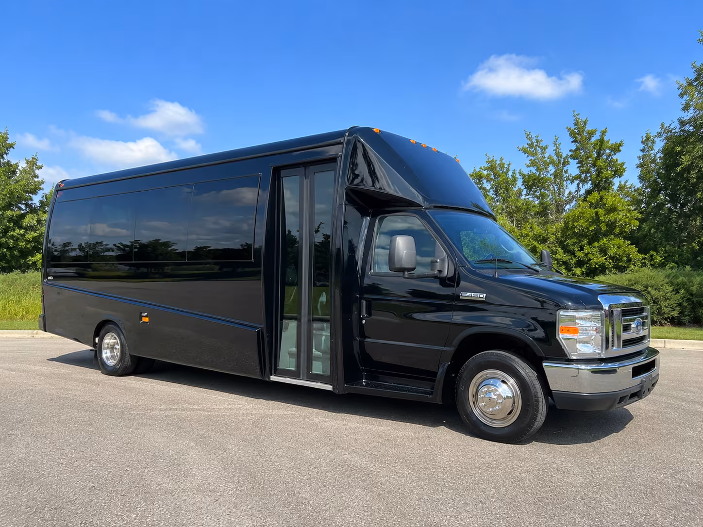 minibus rentals for temecula bridal party and vip wedding transfers